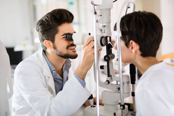 متخصص چشم پزشکی در بم