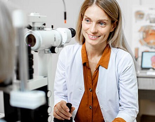 متخصص چشم پزشکی در کازرون